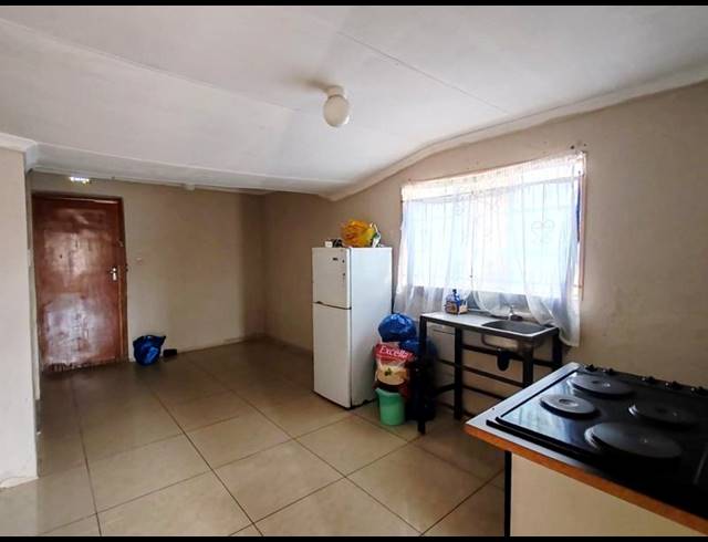 2 BEDROOM HOUSE FOR SALE IN MOFOLO CENTRAL